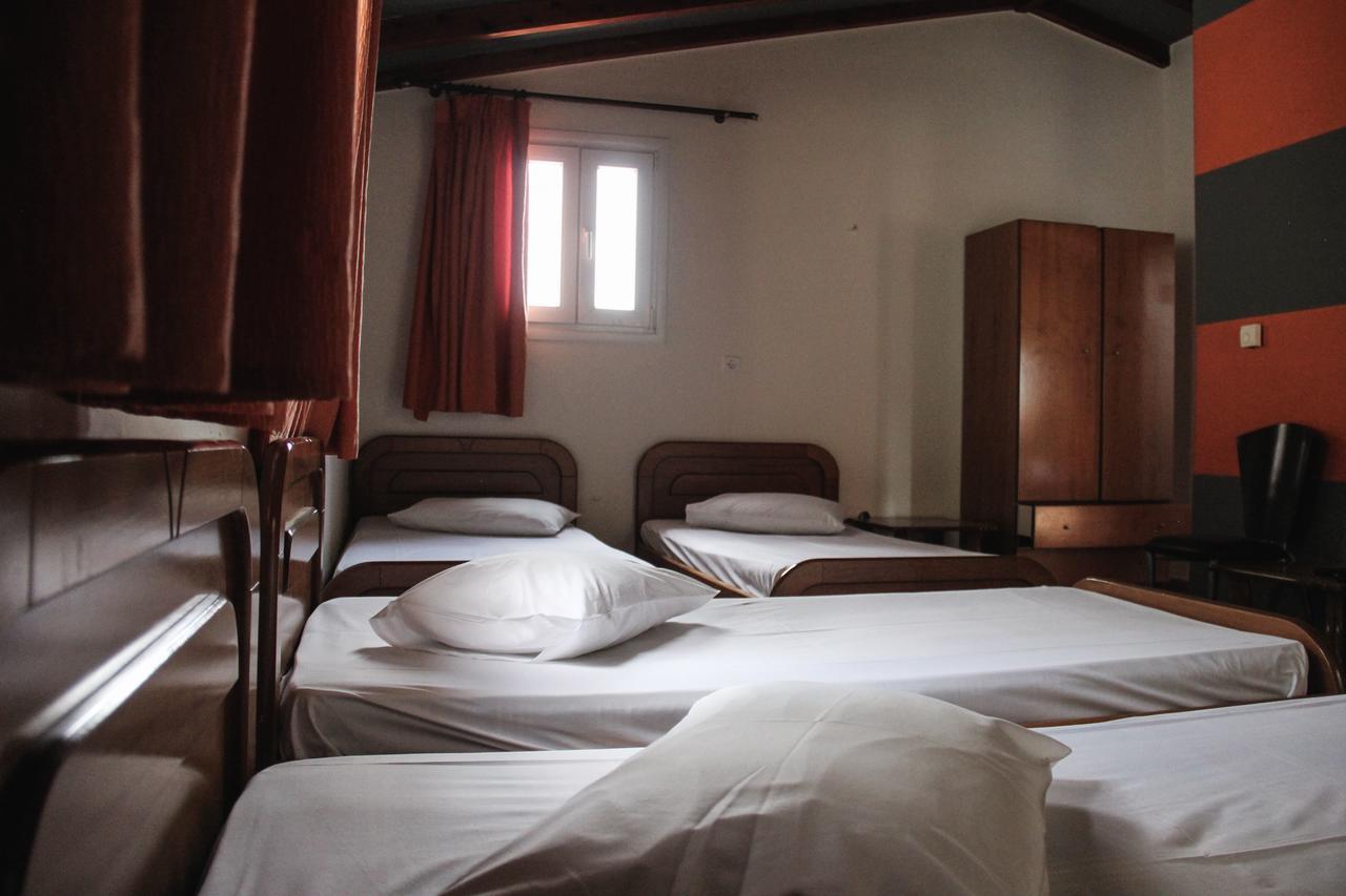 Guesthouse Vrenthi Karítaina Eksteriør bilde