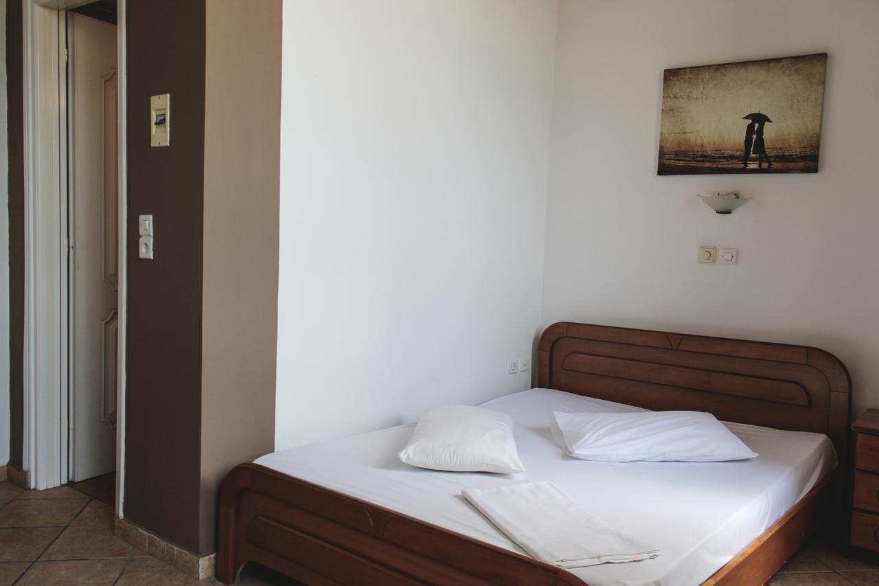 Guesthouse Vrenthi Karítaina Eksteriør bilde