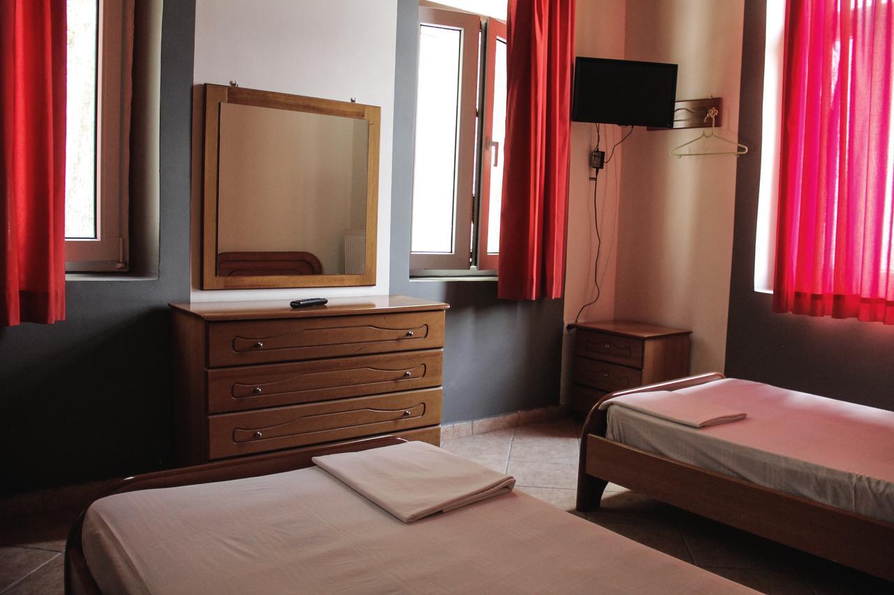 Guesthouse Vrenthi Karítaina Eksteriør bilde
